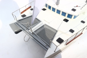 Modelo de Barco de Vela Moderno LAGOON 500 CATAMARAN, Hecho a Mano en Madera Pintada, para Regalos y Coleccionables - Product Image 3