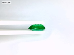 Esmeralda Zambiana Natural 100% en Forma de Pera de 4.97ct, Gema Suelta Premium con Claridad Excelente y Color Vibrante para Joyería de Colgantes y Anillos - Product Image 5