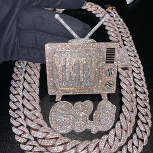 Pendentif personnalisé 3D en forme de lettre avec radio FM, serti de moissanite VVS brillante, certifié IGI, en argent 925 plaqué or rose, style Hip Hop - Product Image 3