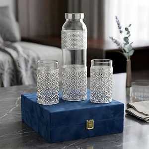Bouteille d'eau en verre vintage personnalisée avec couvercle pour la consommation à la maison, au bureau et en extérieur - Product Image 1