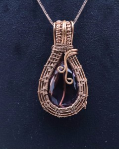 Collier en fil de cuivre entouré de zircon naturel |   Pendentif en pierre précieuse zircon faite à la main - Product Image 3