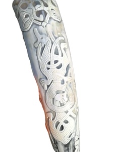 Cuerno para beber de cerámica con vaso vikingo festivo hecho a mano para hidromiel y cerveza para fiestas navideñas y saludos festivos - Product Image 1