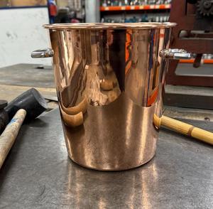 Cubo de hielo simple con acabado de cobre para bares domésticos, almacenamiento de bebidas y enfriamiento de vino, cerveza, champán, y un elegante accesorio de bar. - Product Image 2