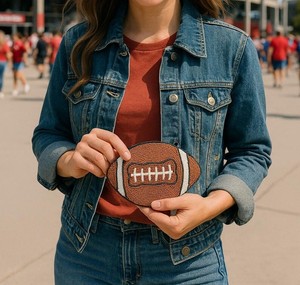 Monedero de Fútbol Clásico TIMELESS CRAFT, Hecho a Mano con Cuentas, Estilo Deportivo Minimalista, Cierre de Cremallera Resistente, Mini Multifuncional - Product Image 1