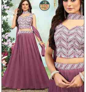 Lehenga Choli de créateur couleur mauve pour femmes avec blouse brodée et jupe plissée, idéal pour les mariages et les occasions festives - Product Image 3