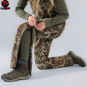 Salopette de chasse camouflage pour femme avec poche horizontale zippée sur la poitrine, doublure polaire et poches chauffe-mains ajustables - Product Image 3