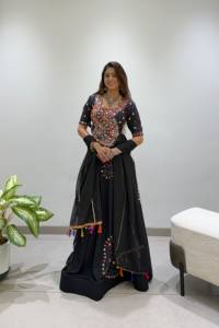 Lehenga traditionnel indien en rayonne avec broderie miroir véritable, chemisier, dentelle Gota Patti, dupatta, longueur ras du sol, pour fêtes et mariages - Product Image 2