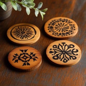 Ensemble de sous-verres en bois de qualité supérieure avec design gravé artistique, sous-verres naturels résistants à la chaleur pour la salle à manger et le café - Product Image 1