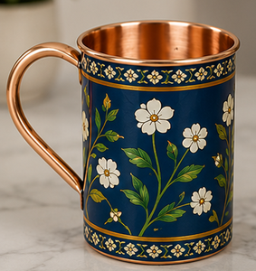 Mug à cocktail Moscow Mule en cuivre doré, décoré d'un motif indigo bleu luxueux, avec un motif imprimé de qualité supérieure, finition émail bleu indigo brillant. - Product Image 3