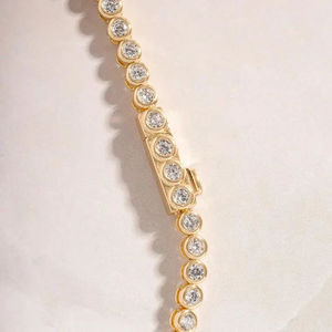 Bracelet tennis en or jaune pour femme, diamants ronds taille brillant sertis clos, classique pour le quotidien - Product Image 2