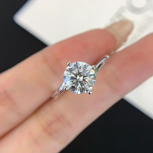 Anillo de Diamante Cultivado en Laboratorio de Corte Redondo de 2 Quilates con Oro Amarillo de 14K, Anillo Moderno con Engaste Cruzado, Anillo de Diamante Certificado IGI de Oro Amarillo de 14K - Product Image 3