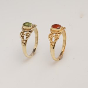 Bague ovale en péridot naturel, ton or, bande en filigrane, style vintage, faite à la main, élégante, bijou de créateur pour femme - Product Image 4
