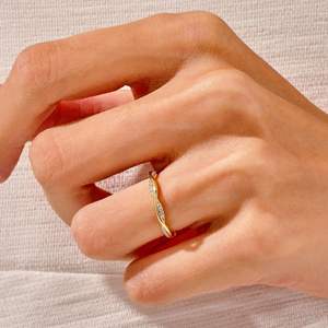 Ensemble de mariage Petite Twist / Bague de fiançailles en or rose 14 carats avec moissanite et alliance demi-éternité torsadée pour femme / RITZIN Cute - Product Image 3