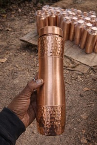 Bouteille en cuivre pur, finition martelée mate, bouteille d'eau en cuivre classique, écologique, réutilisable, coffret cadeau haut de gamme pour usage professionnel - Product Image 4