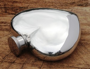 กระติกน้ำรูปหัวใจโลหะสีเงินสำหรับผู้หญิง ของขวัญสำหรับวันเกิดและโอกาสพิเศษ หรือกระติกน้ำน่ารักสำหรับตกแต่งโชว์ - Product Image 6