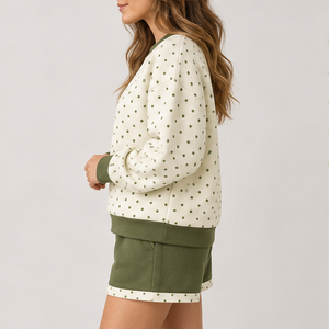 Conjunto de 2 Piezas para Mujer, Color Crema, Cuello Redondo con Puntos Invertidos, Shorts, Ropa Deportiva Casual Personalizada - Product Image 4