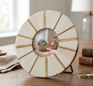 Cadre photo rond 3x3 en os sculpté à la main avec laiton, cadre de table ovale vintage en résine fait main, cadres suspendus avec chevalet - Product Image 4