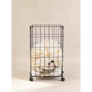 Cesto de Ropa Sucia Personalizado con Rejilla Metálica Dorada, Contenedor de Almacenamiento Grande con Forro de Tela Blanca y Asas Laterales - Product Image 4