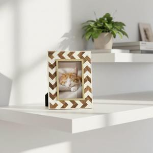 Marco de Fotos Moderno con Incrustaciones de Hueso, Hecho a Mano por Artesanos - Product Image 1