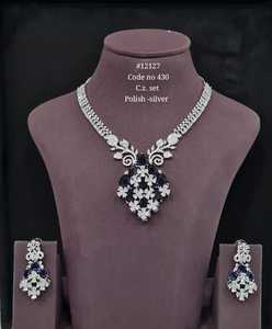 Conjunto de collar de circonia cúbica floral 12127 chapado en rodio con corte perla, estilo clásico para mujer, para bodas y fiestas nupciales. - Product Image 1