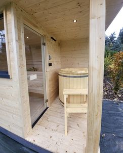 ซาวน่ากลางแจ้งทรงโมเดิร์นแบบมุมฉาก รุ่น Senxing Sx548 โครงเหล็กสีดำ ผนังกระจกสูงจากพื้นจรดเพดาน ลานไม้ ระบบเผาไม้ เป็นมิตรกับสิ่งแวดล้อม - Product Image 6