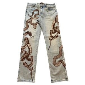Pantalon de jogging en jean pour homme, personnalisé avec broderie serpent, taille mi-haute, fermeture boutonnée, coupe droite décontractée, poids moyen, respirant, délavé à la pierre - Product Image 1