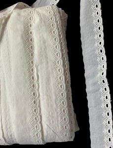 Dentelle brodée en coton à motifs floraux élégants, directement de l'usine – Bordure blanche de haute qualité pour Saree, Dupatta et vêtements de boutique - Product Image 4