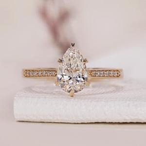 Anillo de diamante creado en laboratorio, joyería elegante para boda o fiesta, disponible a precio de fábrica desde India. - Product Image 1