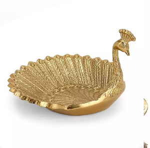 Barco decorativo de latón con forma de pavo real, con múltiples figuras tradicionales, disponible a precios de mayorista. - Product Image 4