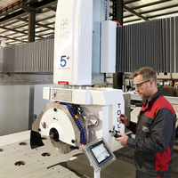 Scie à pont CNC TITAN Plus 5+ : Précision, programmation conviviale et grande flexibilité pour la transformation de divers comptoirs