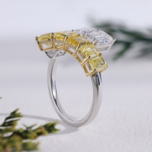 Anillo de diamantes amarillos y blancos con corte esmeralda, diseño de doble tono, tipo brazalete abierto, anillos de boda modernos para mujer con diamantes cultivados en laboratorio. - Product Image 4