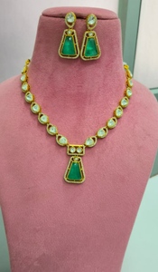 Conjunto de collar elegante tradicional indio de calidad premium, minimalista y versátil, ideal para cualquier atuendo, tanto para fiestas como para la oficina. - Product Image 3