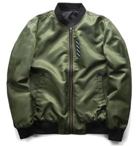 เสื้อแจ็กเก็ตบอมเบอร์ผ้าซาตินสำหรับฤดูหนาวทนทานปักโลโก้ด้วยผ้าโพลีเอสเตอร์100% - Product Image 4