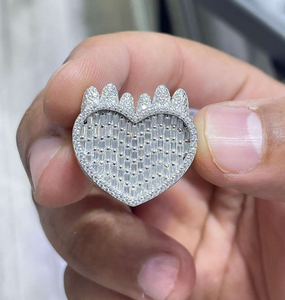 Anillo de Moissanita con Corona de Corazones y Diamantes, Anillo de Declaración con Baguettes, Joyería de Lujo Unisex Estilo Hip Hop - Product Image 1