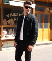 Blouson Bomber Homme Signature à Capuche Coupe-Vent 100% Polyester, Veste d'extérieur Style Universitaire avec Bordure Côtelée, Conception Légère pour l'Hiver