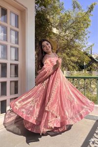 ชุดเดรสทำงานผ้าซาตินเนื้อหนักพิมพ์ลายดอกไม้ แบรนด์ NILESH TAILOR FASHION ทรงหลวมยาวคลุมเท้า คอวี แขนกุด ผ้าทอ ยืดหยุ่น ซักได้ - Product Image 3
