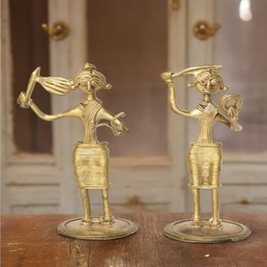 Figurine d'artisanat artistique en laiton sculptée à la main, représentant une personne lisant un livre, offre une ambiance créative merveilleuse, disponible à prix de gros. - Product Image 2