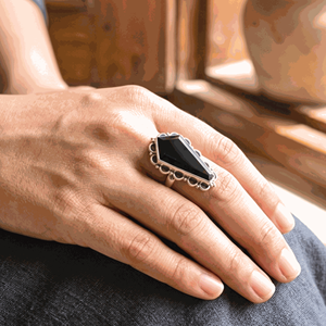 แหวนโลงศพหินออนิกซ์สีดำธรรมชาติ เงินแท้ 925 ประดับขอบแบบ Bezel งานแฮนด์เมดสไตล์โกธิคสำหรับฮาโลวีน - Product Image 5