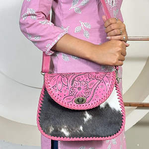 Bolso Bandolera de Cuero Vacuno Hecho a Mano Estilo Occidental con Patrón Floral Grabado, Bolso Boho Vintage para Mujer con Correa Ajustable - Product Image 5