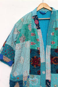 Robe de nuit kimono style patchwork multicolore Kantha matelassée en coton, faite à la main, vente en gros - Product Image 2