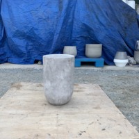 Pots de fleurs en béton-ciment fabriqués directement en usine au Vietnam, pots en céramique du Vietnam, prix raisonnable et ajustable.