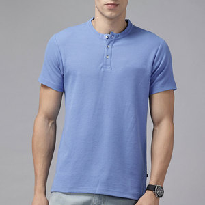 T-shirt à col montant en tricot bleu pour homme, coupe classique, couleur unie, avec logo personnalisé imprimé - Product Image 1