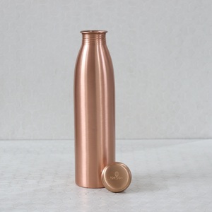 Bouteille d'eau 100% cuivre pur, magnifique vaisselle artisanale en plastique avec bienfaits pour la santé selon l'Ayurveda - Product Image 6