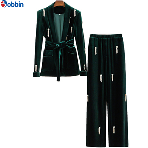 Nueva Llegada: Conjuntos Deportivos de Terciopelo Personalizados para Mujer, Ropa Profesional Sólida y Cómoda para Adultos, Ropa de Invierno, Transpirable y de Alta Venta - Product Image 1