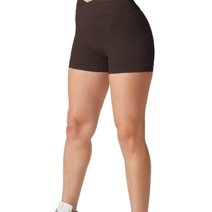 Shorts de sport marron foncé pour femme, taille haute, froncés aux fesses, sans coutures, pour l'entraînement - Product Image 1