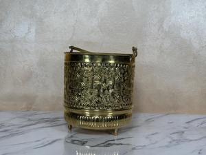 Poubelle élégante de style royal en or, petite poubelle design idéale pour la salle de bain, le côté du lavabo, la chambre à coucher, le bureau et les tables. - Product Image 2