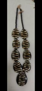 Collar de resina con rayas de cebra, collar con cuentas en forma de círculo, joyería de moda, accesorio para mujer, collar llamativo para uso diario, original - Product Image 5
