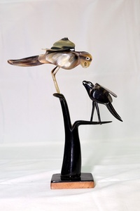 Sculpture artisanale en corne d'oiseau et de branche - Décoration d'intérieur écologique pour table de salon - Product Image 2