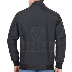 Chaqueta cortavientos de moda para hombre, diseñada para brindar calidez como una auténtica chaqueta de invierno. - Product Image 4