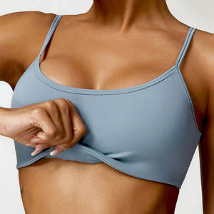 Top deportivo de nailon con cremallera completa y diseño personalizado para mujer, ideal para gimnasio y yoga - Product Image 4